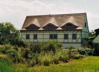 Bau des Fachwerks (2. Stock), Dachstuhls und der Gaubenfenster am Umgebindehaus