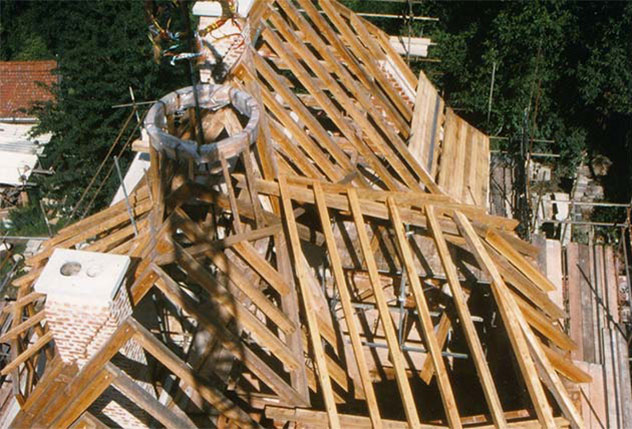 Holzbau Zimmermann am Elbhang Foto eines Dachstuhls
